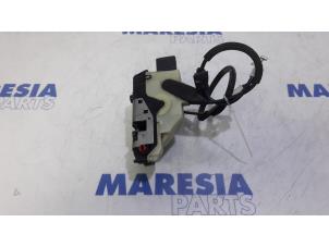 Gebruikte Slotmechaniek Portier 4Deurs rechts-achter Citroen DS4 (NX) 1.6 16V THP Racing Prijs € 50,00 Margeregeling aangeboden door Maresia Parts