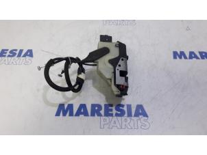 Gebruikte Portierslot Mechaniek 4Deurs links-achter Citroen DS4 (NX) 1.6 16V THP Racing Prijs € 50,00 Margeregeling aangeboden door Maresia Parts