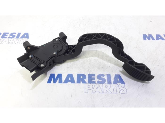 Gebruikte Gaspedaalpositie Sensor Fiat Bravo (198A) 1.4 16V Prijs € 25,00 Margeregeling aangeboden door Maresia Parts