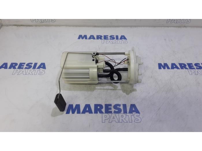 Gebruikte Tank element Pomp Fiat Bravo (198A) 1.4 16V Prijs € 20,00 Margeregeling aangeboden door Maresia Parts