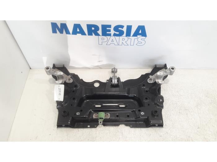 Gebruikte Subframe Renault Megane IV Estate (RFBK) 1.2 Energy TCE 130 Prijs € 89,95 Margeregeling aangeboden door Maresia Parts