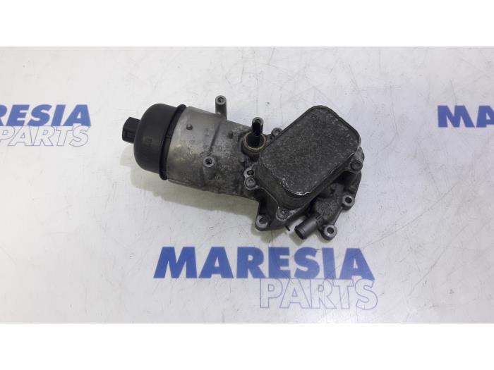 Gebruikte Oliefilterhouder Peugeot 308 SW (L4/L9/LC/LJ/LR) 1.6 BlueHDi 115 Prijs € 75,00 Margeregeling aangeboden door Maresia Parts