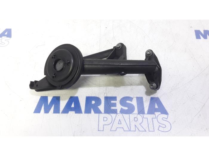 Gebruikte Oliepomp Peugeot 308 SW (L4/L9/LC/LJ/LR) 1.6 BlueHDi 115 Prijs € 20,00 Margeregeling aangeboden door Maresia Parts
