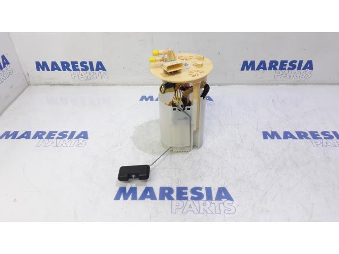Gebruikte Tank element Pomp Renault Megane IV Estate (RFBK) 1.5 Energy dCi 110 Prijs € 85,00 Margeregeling aangeboden door Maresia Parts