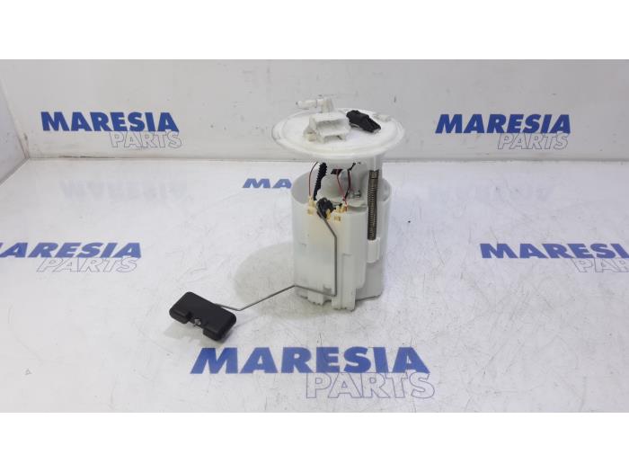 Gebruikte Tank element Pomp Renault Megane IV Estate (RFBK) 1.2 Energy TCE 130 Prijs € 85,00 Margeregeling aangeboden door Maresia Parts