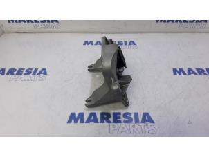 Gebruikte Motorrubber Renault Megane IV Estate (RFBK) 1.2 Energy TCE 130 Prijs € 75,00 Margeregeling aangeboden door Maresia Parts