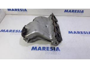 Gebruikte Uitlaatspruitstuk Renault Scénic II (JM) 1.6 16V Prijs € 34,50 Margeregeling aangeboden door Maresia Parts