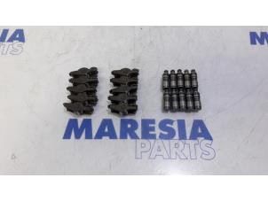 Gebruikte Klepstoter Renault Scénic II (JM) 1.6 16V Prijs € 50,00 Margeregeling aangeboden door Maresia Parts