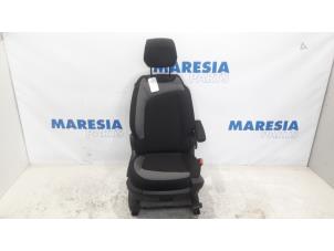 Gebruikte Voorstoel rechts Citroen C4 Picasso (3D/3E) 1.6 BlueHDI 120 Prijs € 210,00 Margeregeling aangeboden door Maresia Parts