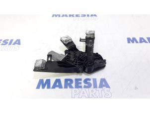 Gebruikte Ruitenwissermotor achter Citroen C4 Picasso (3D/3E) 1.6 BlueHDI 120 Prijs € 25,00 Margeregeling aangeboden door Maresia Parts