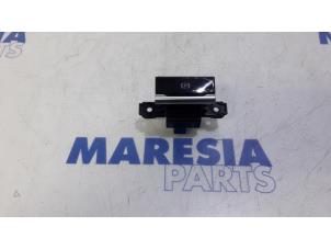 Gebruikte Schakelaar handrem Citroen C4 Picasso (3D/3E) 1.6 BlueHDI 120 Prijs € 35,00 Margeregeling aangeboden door Maresia Parts