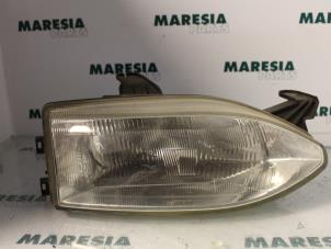 Gebruikte Rechter Koplamp Fiat Palio Weekend (178D) 1.6 16V Prijs € 35,00 Margeregeling aangeboden door Maresia Parts