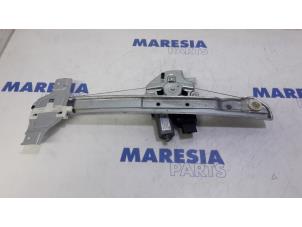 Gebruikte Ruitmechaniek 4Deurs rechts-voor Peugeot 2008 (CU) 1.2 12V e-THP PureTech 110 Prijs € 75,00 Margeregeling aangeboden door Maresia Parts