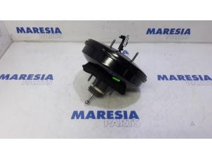 Gebruikte Rembekrachtiger Peugeot 2008 (CU) 1.2 12V e-THP PureTech 110 Prijs € 34,95 Margeregeling aangeboden door Maresia Parts