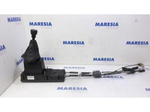 Gebruikte Versnellingspook Citroen C4 Picasso (3D/3E) 1.6 BlueHDI 120 Prijs € 105,00 Margeregeling aangeboden door Maresia Parts