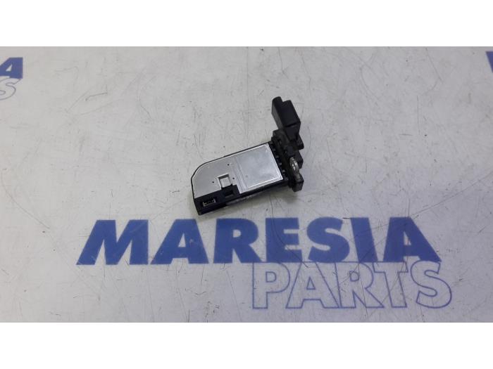 Luchthoeveelheidsmeter van een Citroën C4 Picasso (3D/3E) 1.6 BlueHDI 120 2015