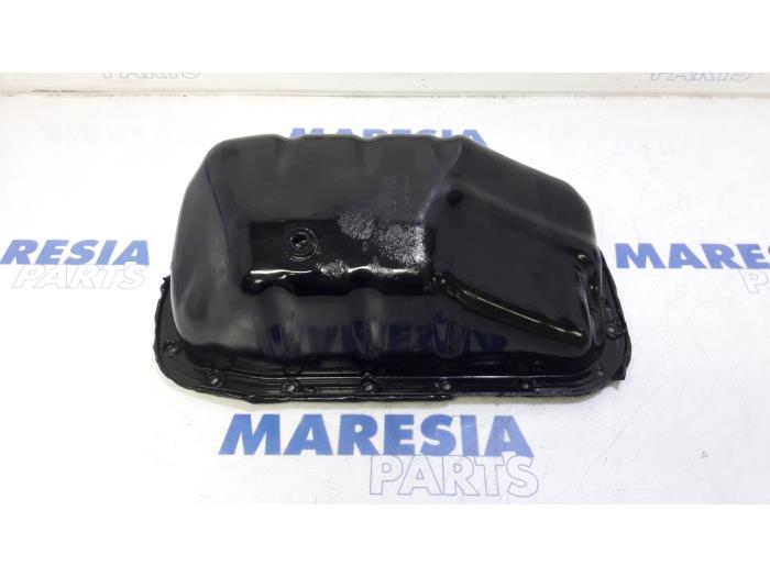 Gebruikte Carterpan Renault Clio III (BR/CR) 1.2 16V 75 Prijs € 35,00 Margeregeling aangeboden door Maresia Parts