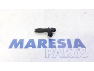 Gebruikte Injector (benzine injectie) Citroen C4 Grand Picasso (UA) 2.0 16V Autom. Prijs € 20,00 Margeregeling aangeboden door Maresia Parts