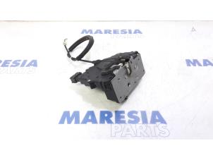 Gebruikte Deurslot Mechaniek 4Deurs links-voor Fiat Punto Evo (199) 1.4 Prijs € 25,00 Margeregeling aangeboden door Maresia Parts