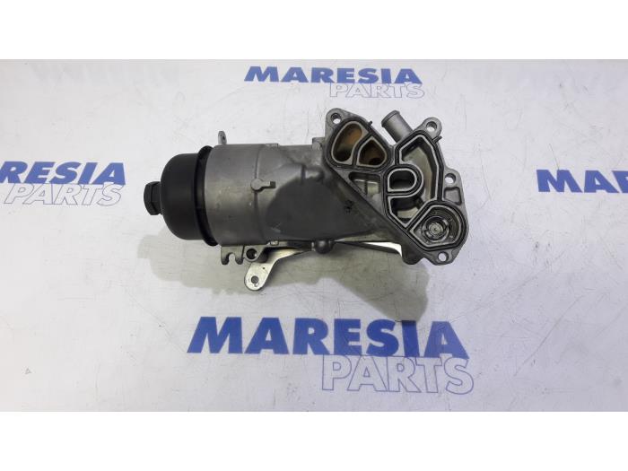 Gebruikte Oliefilterhouder Citroen C3 (SC) 1.6 HDi 92 Prijs € 45,00 Margeregeling aangeboden door Maresia Parts
