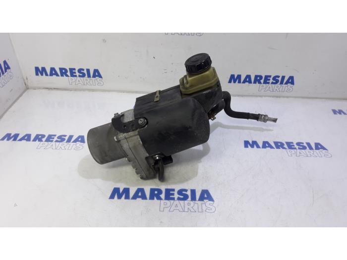 Gebruikte Pomp Servo Renault Laguna III (BT) 1.5 dCi 110 Prijs € 367,50 Margeregeling aangeboden door Maresia Parts