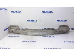 Gebruikte Bumperbalk voor Renault Laguna III (BT) 1.5 dCi 110 Prijs € 75,00 Margeregeling aangeboden door Maresia Parts