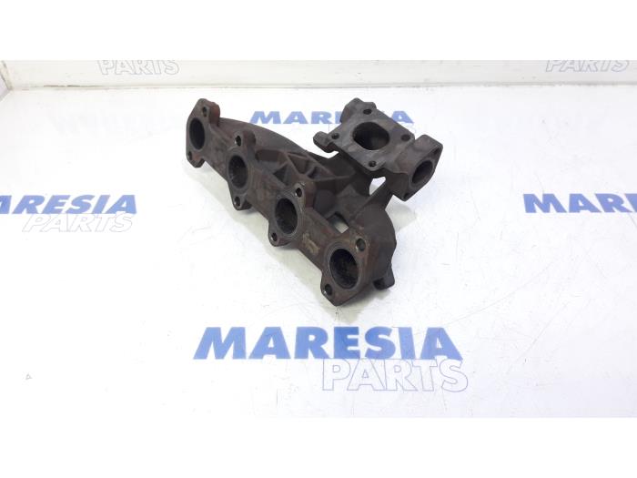 Gebruikte Spruitstuk Uitlaat Fiat Stilo MW (192C) 1.9 JTD 115 Prijs € 75,00 Margeregeling aangeboden door Maresia Parts