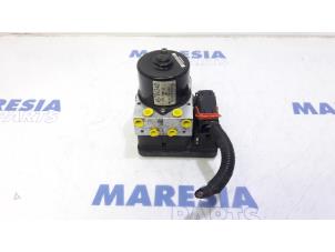 Gebruikte ABS Pomp Citroen C-Crosser 2.2 HDiF 16V Prijs € 210,00 Margeregeling aangeboden door Maresia Parts