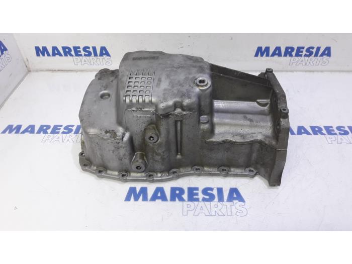 Gebruikte Carterpan Renault Megane II (BM/CM) 1.4 16V 98 Prijs € 40,00 Margeregeling aangeboden door Maresia Parts