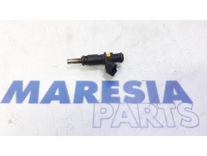 Gebruikte Injector (benzine injectie) Peugeot 207 SW (WE/WU) 1.6 16V VTRi Prijs € 20,00 Margeregeling aangeboden door Maresia Parts