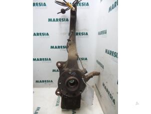 Gebruikte Asschenkel links-voor Alfa Romeo 166 2.5 V6 24V Prijs € 75,00 Margeregeling aangeboden door Maresia Parts