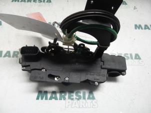 Gebruikte Deurslot Mechaniek 4Deurs links-voor Fiat Stilo MW (192C) 1.9 JTD 115 Prijs € 25,00 Margeregeling aangeboden door Maresia Parts