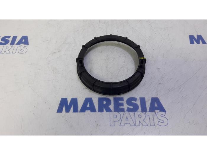 Gebruikte Tank element Pomp Citroen C4 Grand Picasso (UA) 2.0 HDiF 16V 135 Prijs € 10,00 Margeregeling aangeboden door Maresia Parts