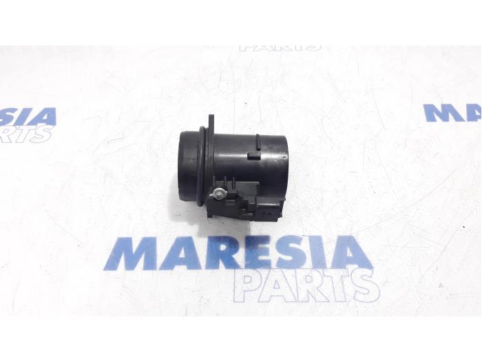 Luchthoeveelheidsmeter van een Peugeot Partner (GC/GF/GG/GJ/GK) 1.6 HDI 75 Phase 1 2012