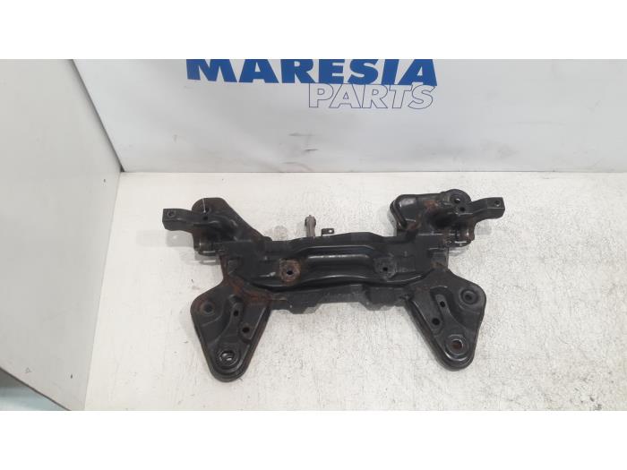 Subframe van een Citroën C4 Cactus (0B/0P) 1.6 Blue Hdi 100 2016