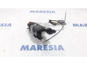 Gebruikte Deurslot Mechaniek 4Deurs links-achter Citroen C4 Cactus (0B/0P) 1.6 Blue Hdi 100 Prijs € 45,00 Margeregeling aangeboden door Maresia Parts