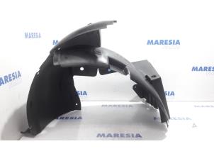 Gebruikte Slijkweerder Renault Trafic New (FL) 2.0 dCi 16V 115 Prijs € 60,50 Inclusief btw aangeboden door Maresia Parts