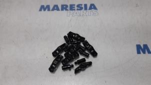 Gebruikte Klepstoter Peugeot 307 CC (3B) 2.0 HDIF 16V Prijs € 50,00 Margeregeling aangeboden door Maresia Parts