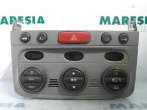 Gebruikte Kachel Bedieningspaneel Alfa Romeo GT (937) 1.9 JTD 16V Multijet Prijs € 105,00 Margeregeling aangeboden door Maresia Parts