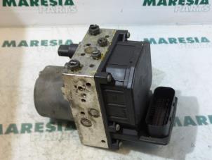Gebruikte ABS Pomp Alfa Romeo GT (937) 1.9 JTD 16V Multijet Prijs € 80,00 Margeregeling aangeboden door Maresia Parts