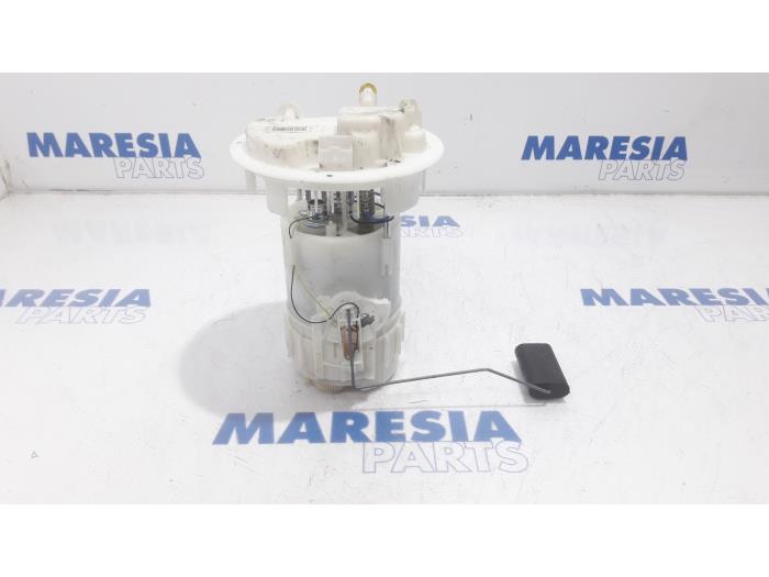Gebruikte Tank element Pomp Peugeot 208 I (CA/CC/CK/CL) 1.2 Vti 12V PureTech 82 Prijs € 35,00 Margeregeling aangeboden door Maresia Parts