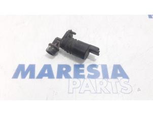Gebruikte Ruitensproeierpomp voor Citroen C5 III Berline (RD) 1.6 HDiF 16V Prijs € 10,00 Margeregeling aangeboden door Maresia Parts