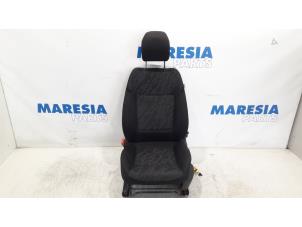 Gebruikte Voorstoel links Peugeot 3008 I (0U/HU) 1.6 VTI 16V Prijs € 110,00 Margeregeling aangeboden door Maresia Parts