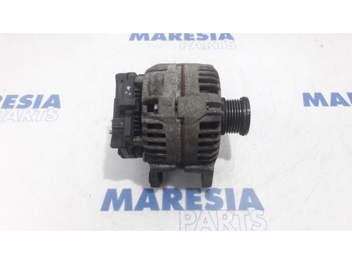 Gebruikte Dynamo Renault Clio III (BR/CR) 2.0 16V GT Prijs € 50,00 Margeregeling aangeboden door Maresia Parts