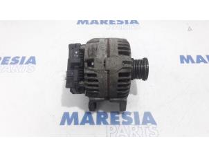 Gebruikte Alternator Renault Clio III (BR/CR) 2.0 16V GT Prijs € 50,00 Margeregeling aangeboden door Maresia Parts