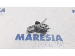 Gebruikte Kontaktslot + Sleutel Peugeot 508 SW (8E/8U) 1.6 HDiF 16V Prijs € 60,00 Margeregeling aangeboden door Maresia Parts