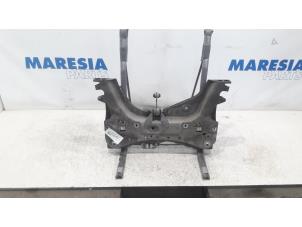 Gebruikte Subframe Renault Clio IV (5R) 0.9 Energy TCE 90 12V Prijs € 105,00 Margeregeling aangeboden door Maresia Parts