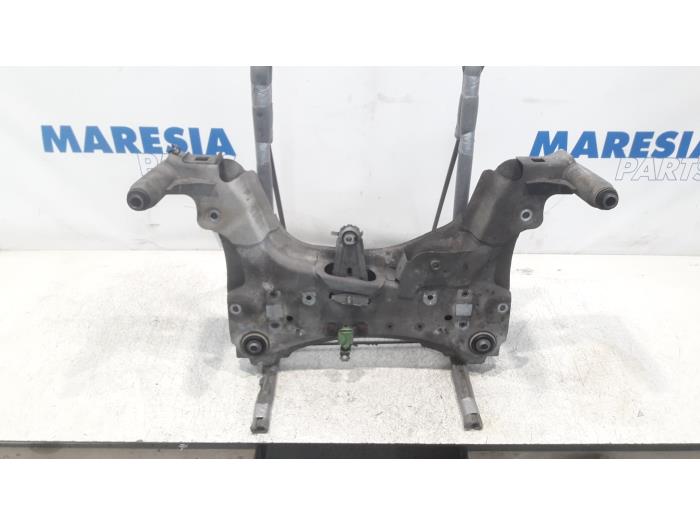 Subframe van een Renault Grand Scénic III (JZ) 1.5 dCi 110 2012