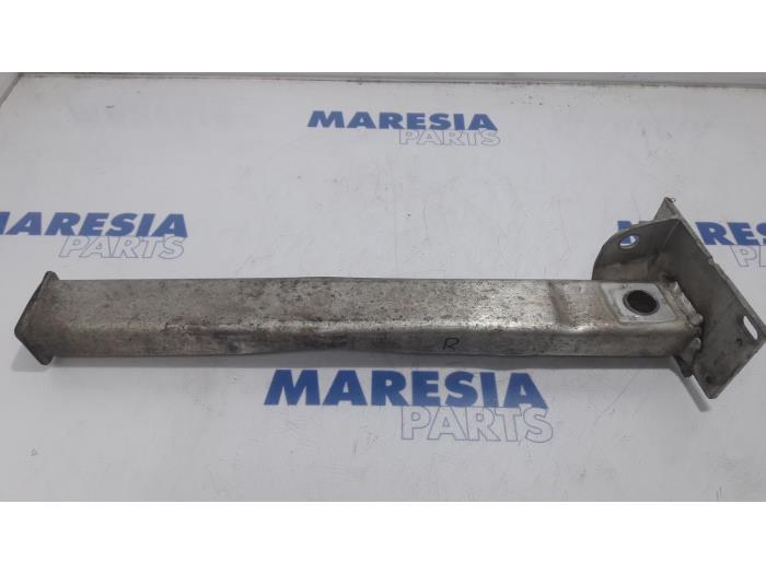 Gebruikte Subframe Peugeot 308 CC (4B) 2.0 HDiF 16V Prijs € 25,00 Margeregeling aangeboden door Maresia Parts