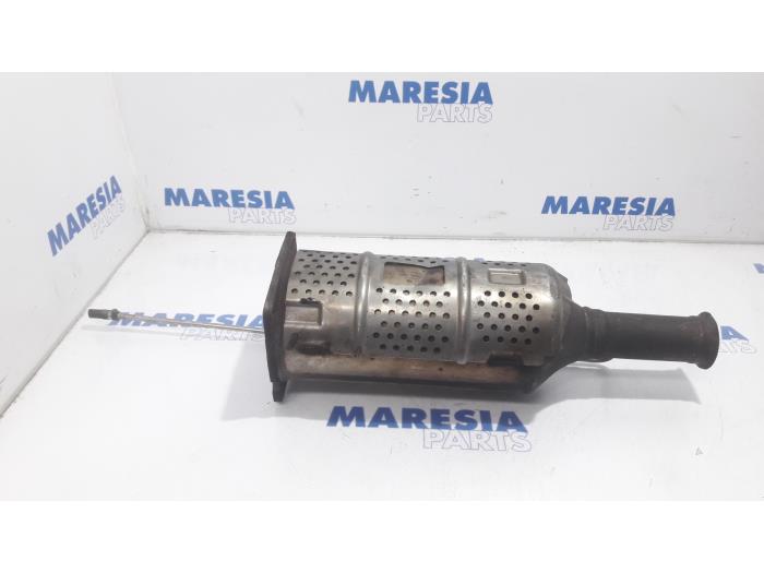 Gebruikte Roetfilter Peugeot 308 CC (4B) 2.0 HDiF 16V Prijs € 157,50 Margeregeling aangeboden door Maresia Parts
